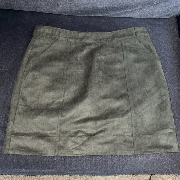 Banana Republic VEGAN SUEDE MINI SKIRT Sheltered Earth NWOT - Picture 2 of 5